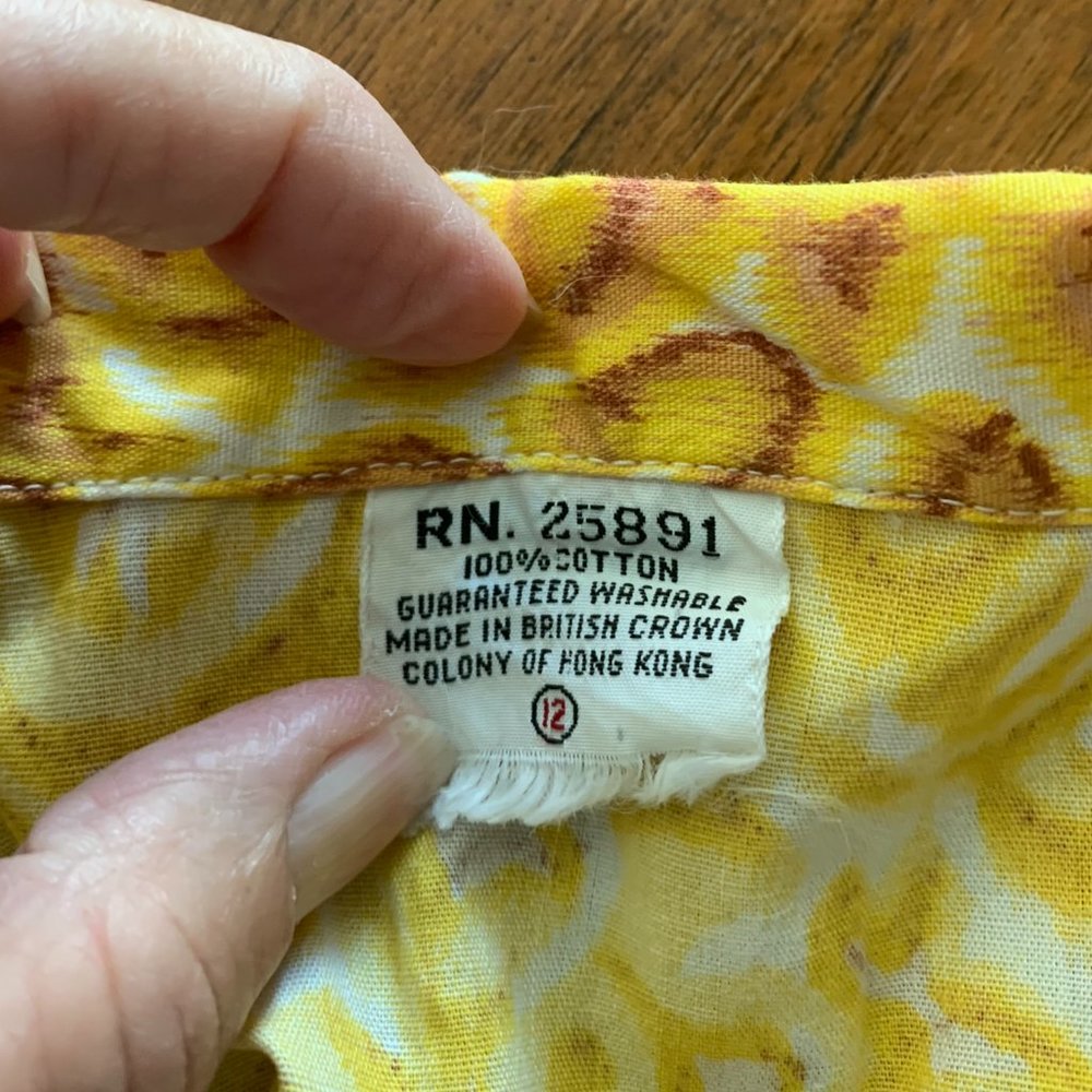 Vintage Blouse Colorful Yellow Floral Fitted Sleeveless Button Up Size 12 - Picture 5 of 5